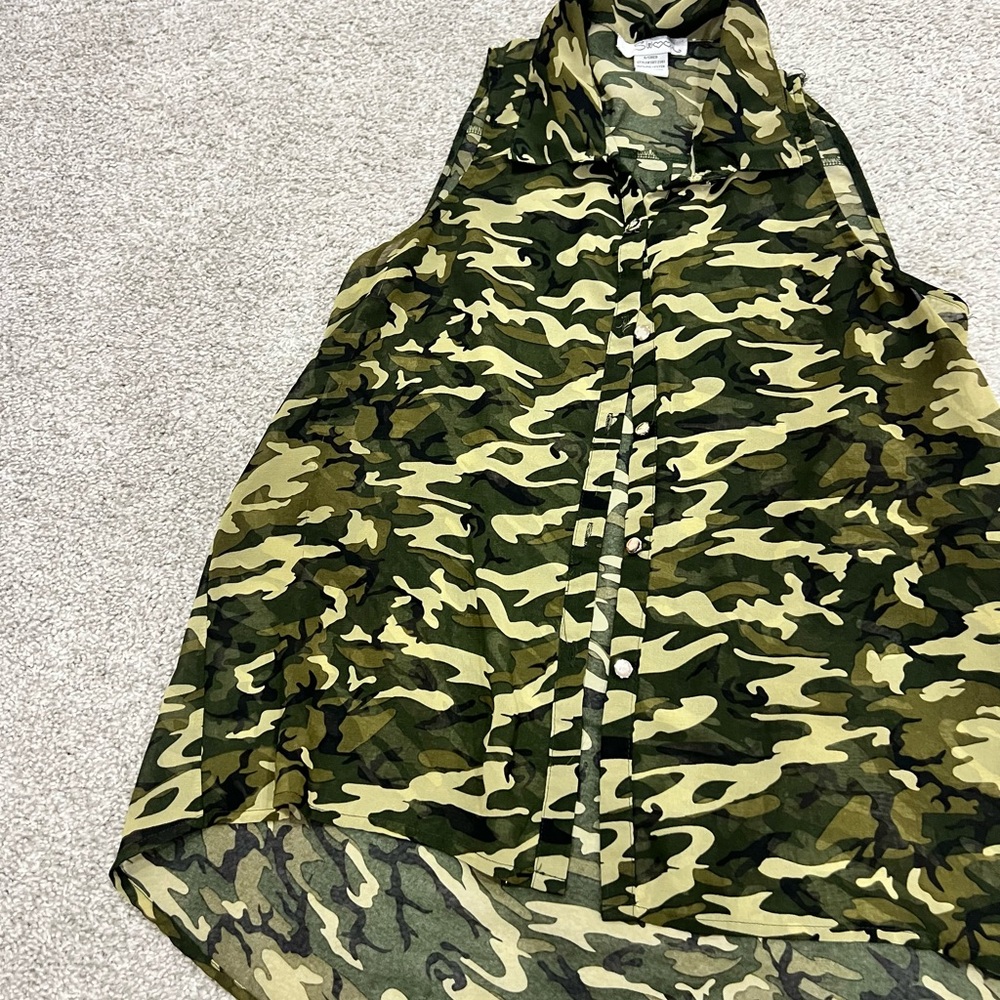 Camouflage Sleeveless Blouse